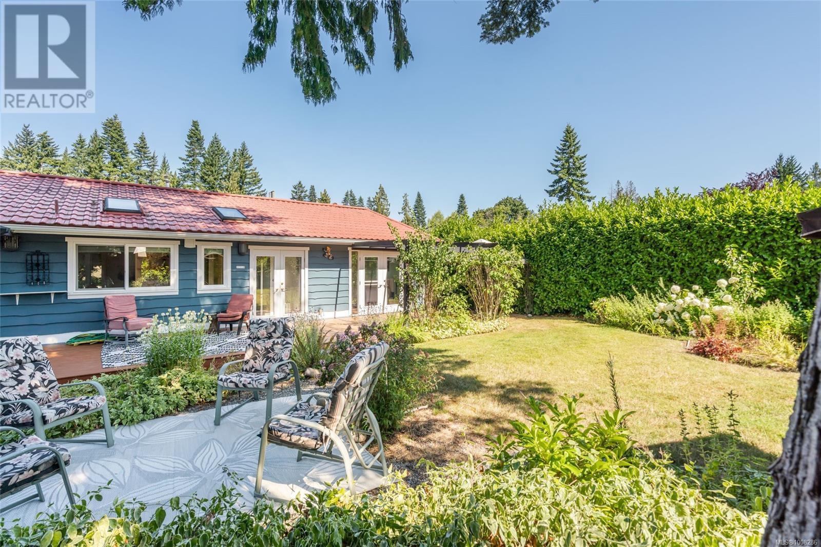 Photo 40 of 560 Eaglecrest Dr, Qualicum Beach BC