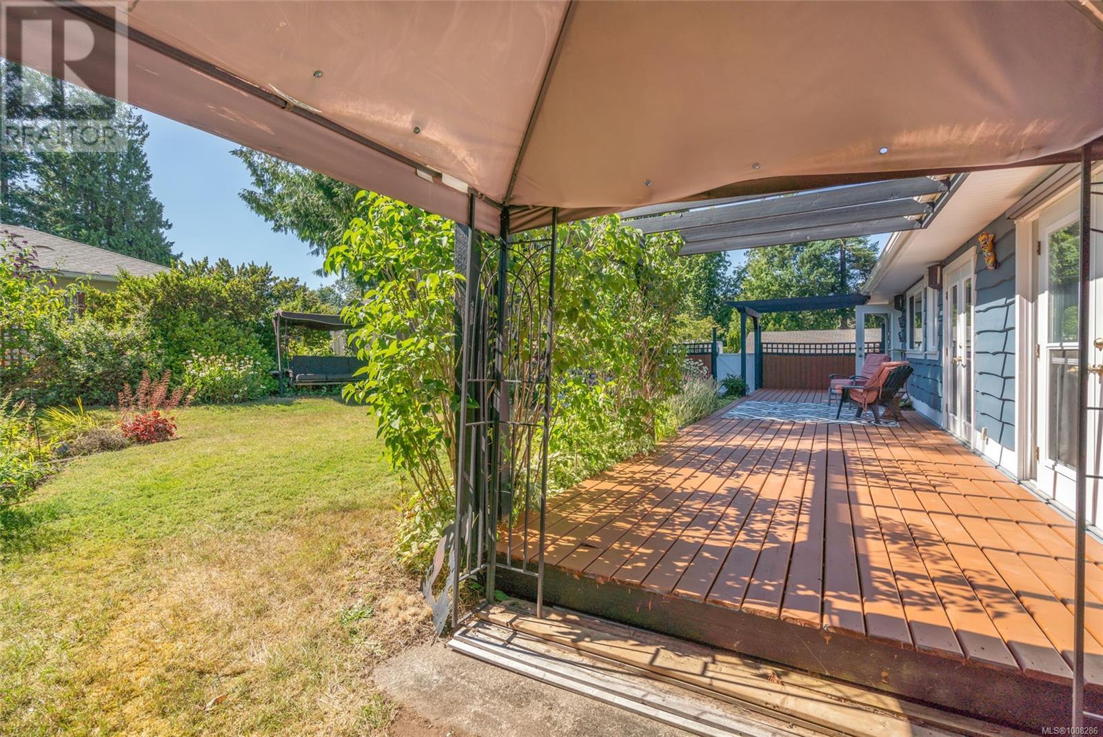Photo 35 of 560 Eaglecrest Dr, Qualicum Beach BC