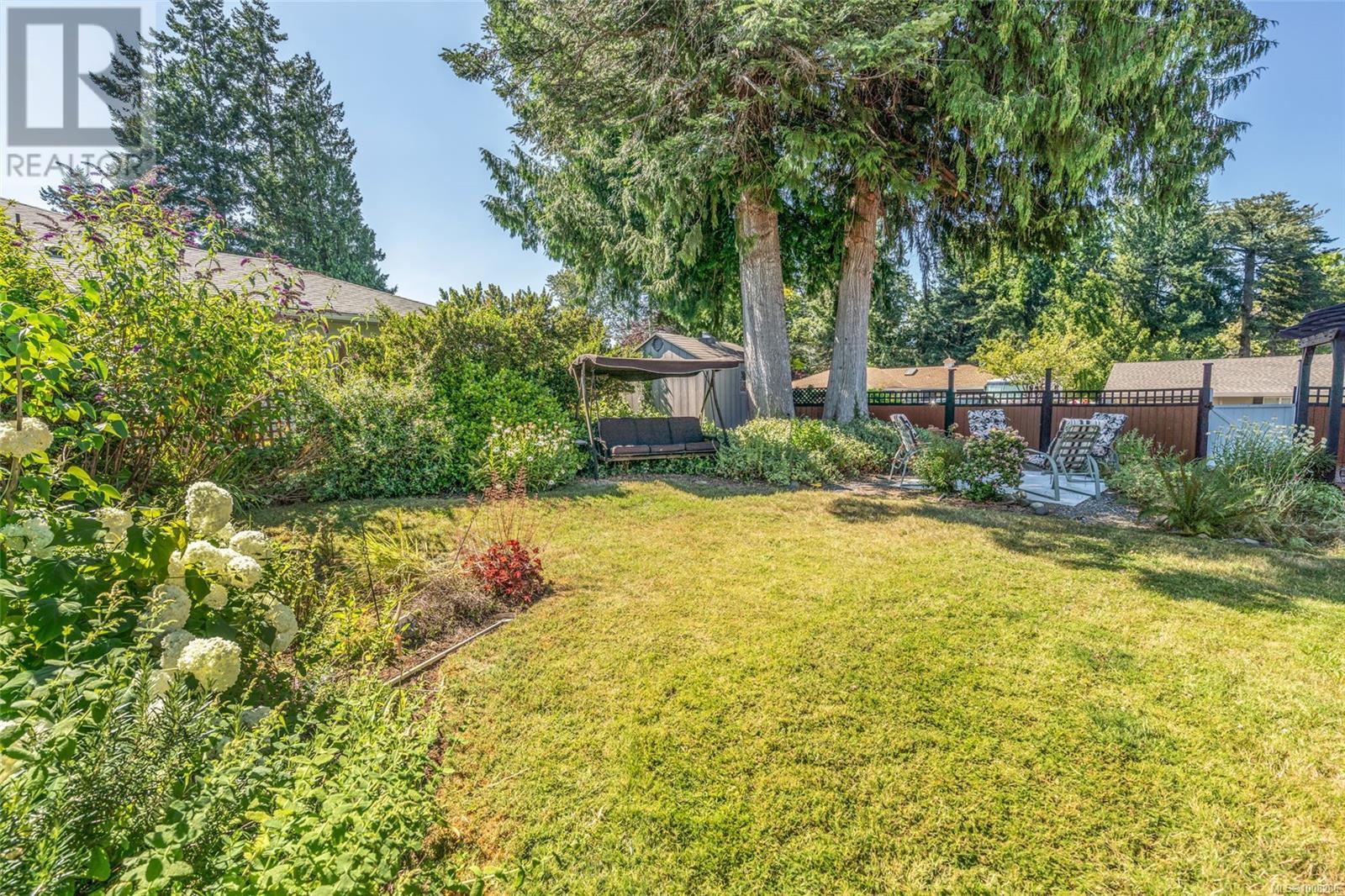 Photo 43 of 560 Eaglecrest Dr, Qualicum Beach BC
