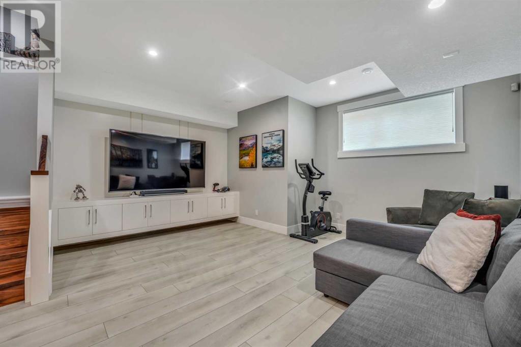 Single Family House for Sale in   Avenue NE Renfrew Calgary 