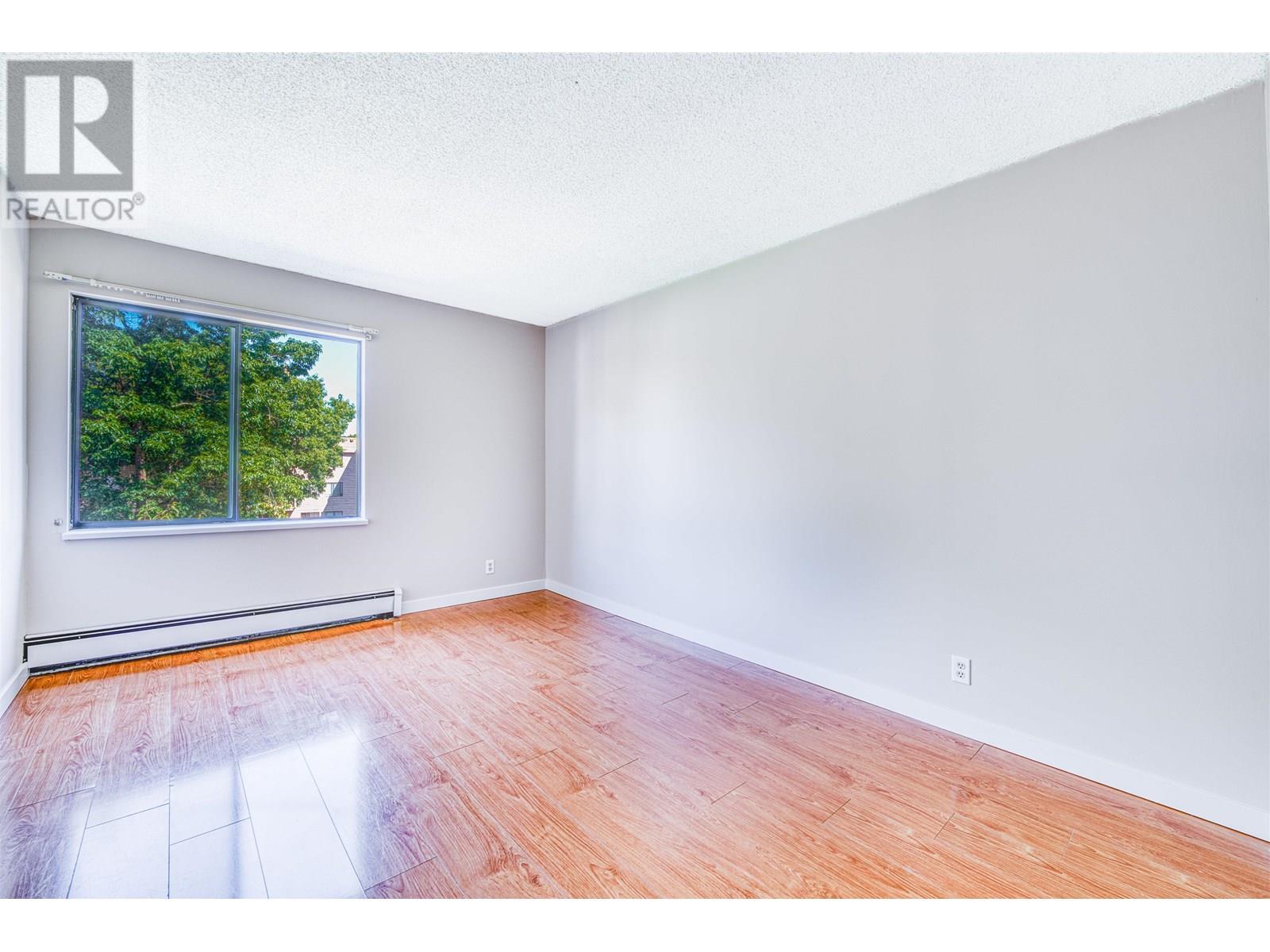 Photo 4 of 306 5500 Cooney Road, Richmond BC