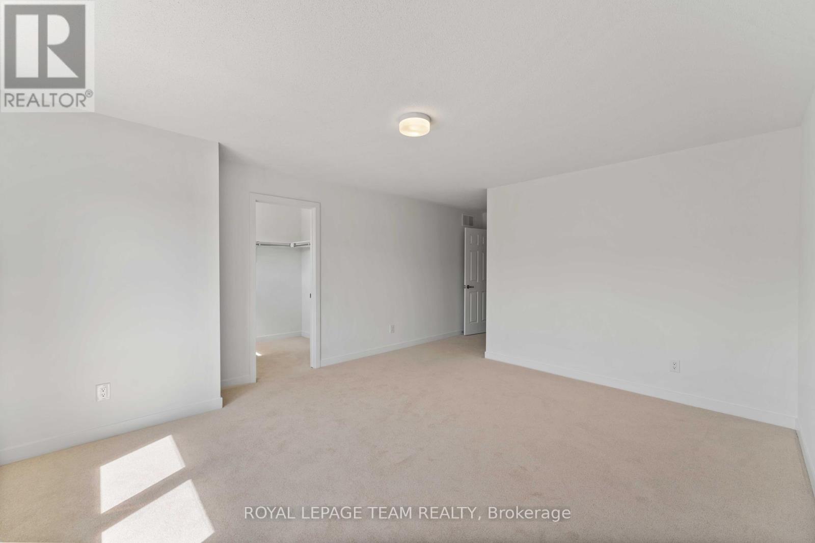 Photo 10 of 686 Fenwick Way, Ottawa ON