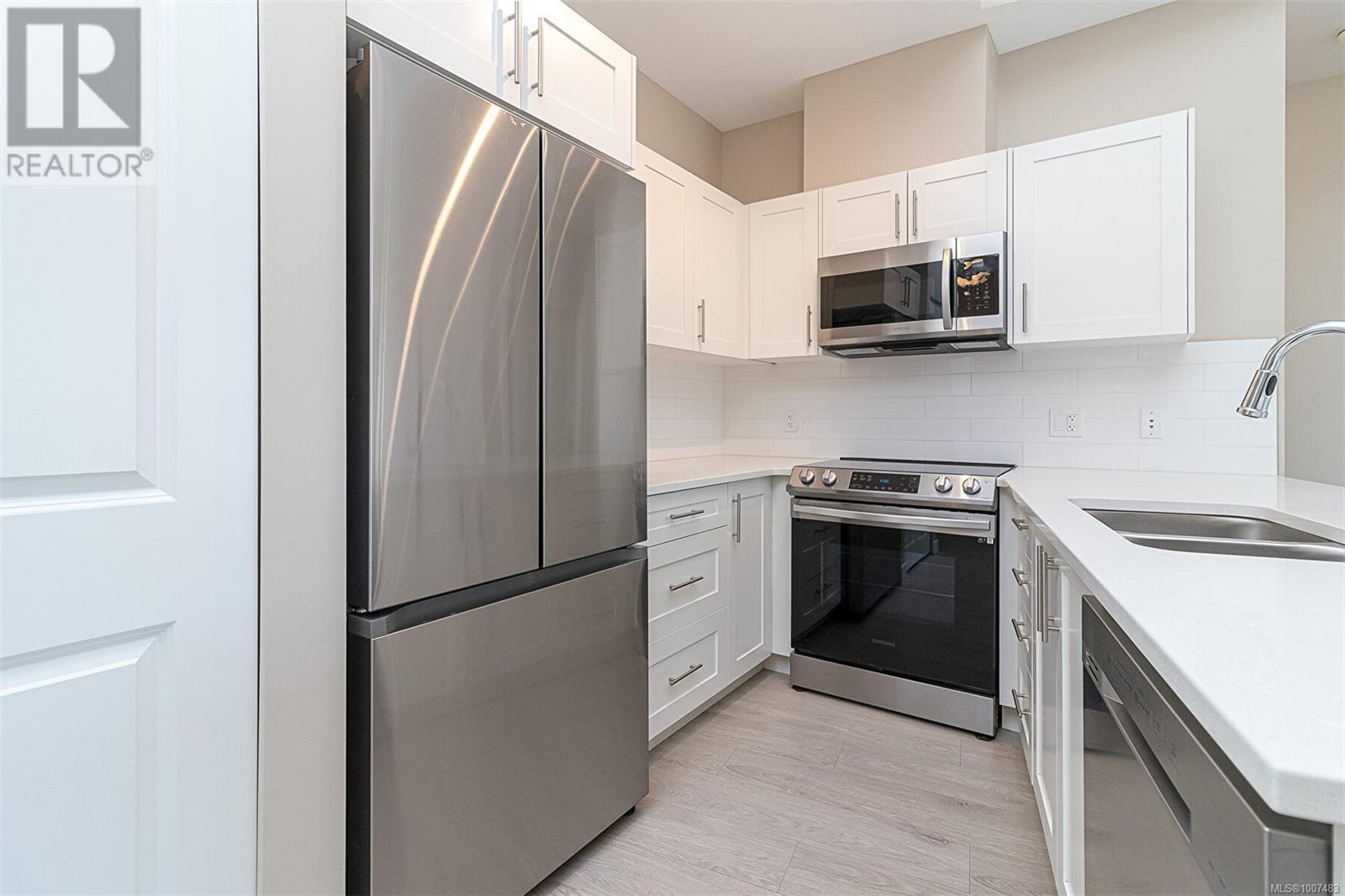 Photo 15 of 404 844 Goldstream Ave, Langford BC