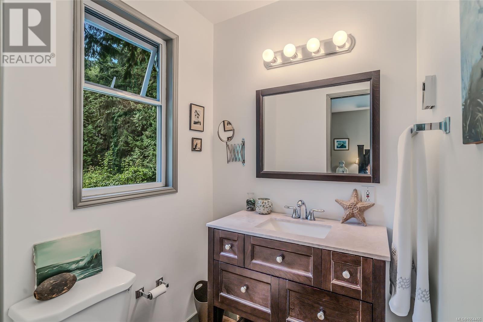 Photo 12 of 6863 Eastwind Dr, Lantzville BC