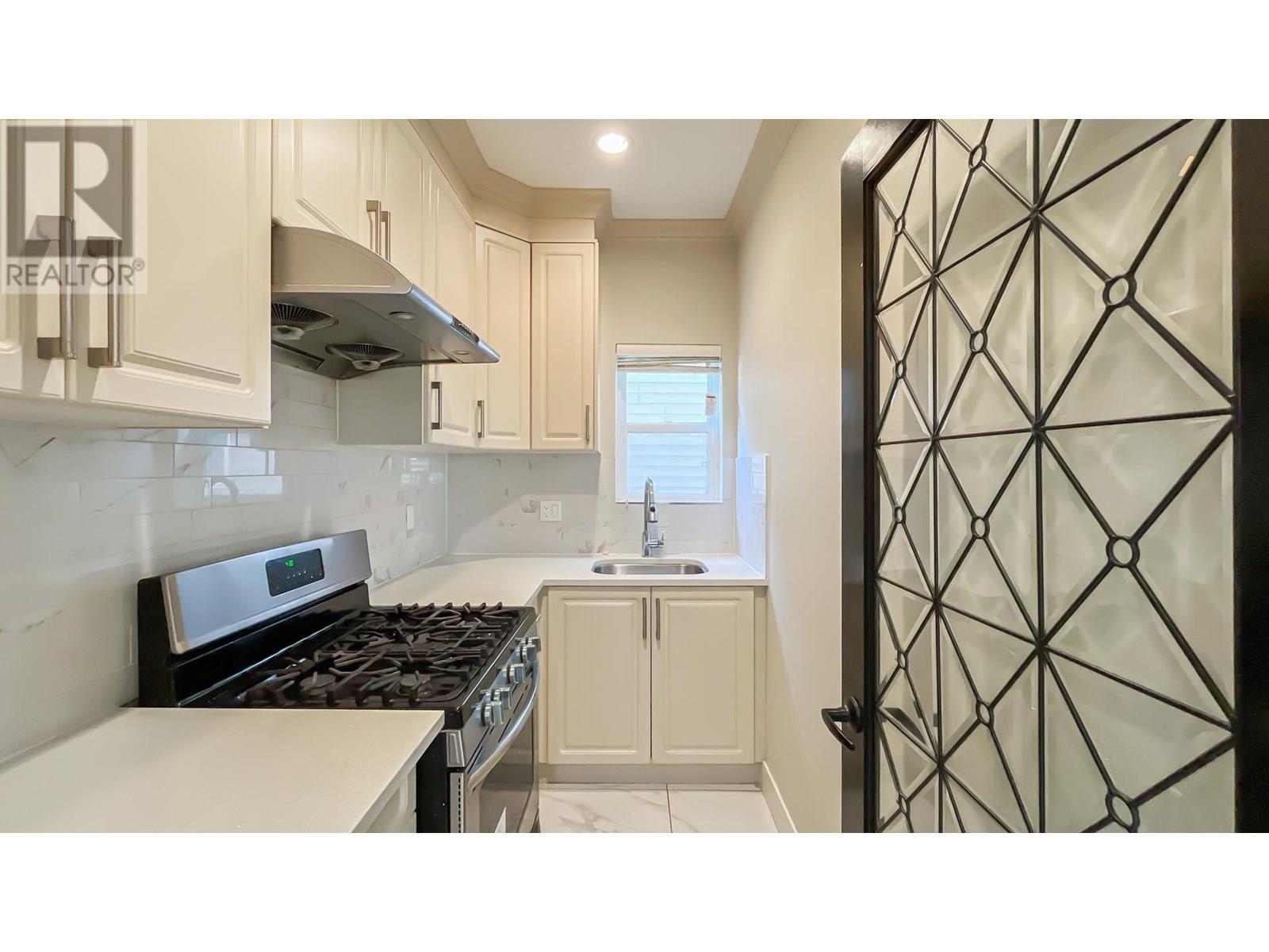 Photo 17 of 260 Hampton Street, New Westminster BC