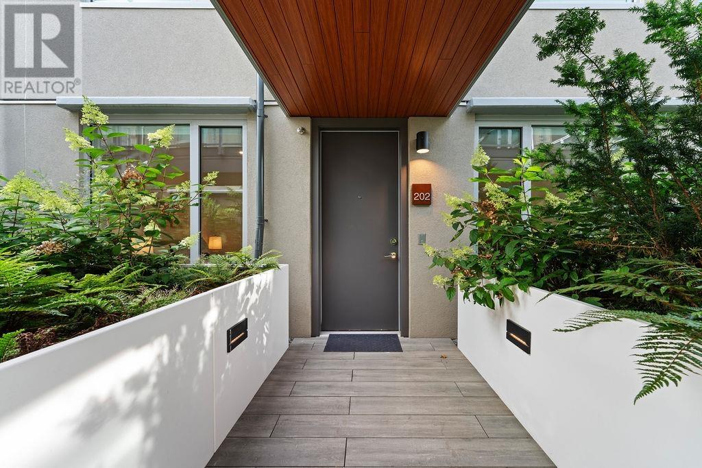 Photo 32 of 202 1331 Marine Drive, West Vancouver BC