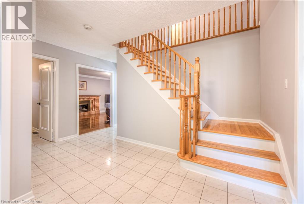 Photo 12 of 644 Donna Court, Burlington ON