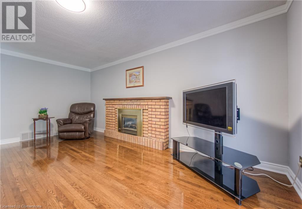 Photo 16 of 644 Donna Court, Burlington ON