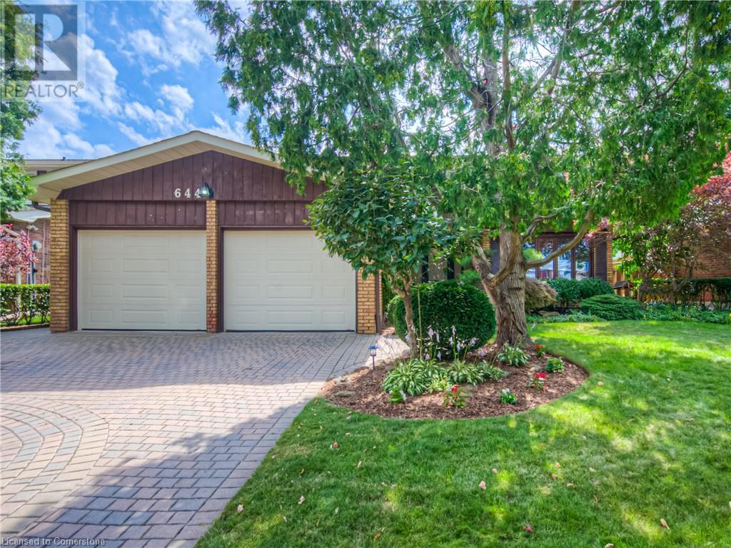 Photo 2 of 644 Donna Court, Burlington ON