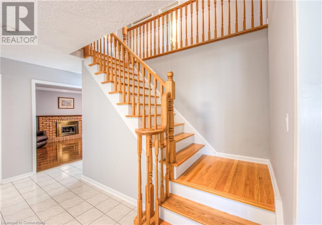 Photo 22 of 644 Donna Court, Burlington ON