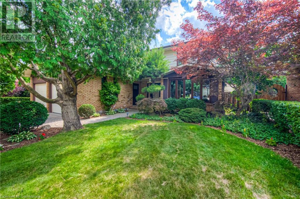 Photo 3 of 644 Donna Court, Burlington ON