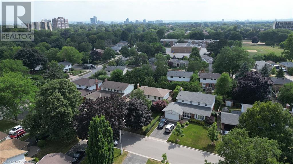 Photo 30 of 644 Donna Court, Burlington ON