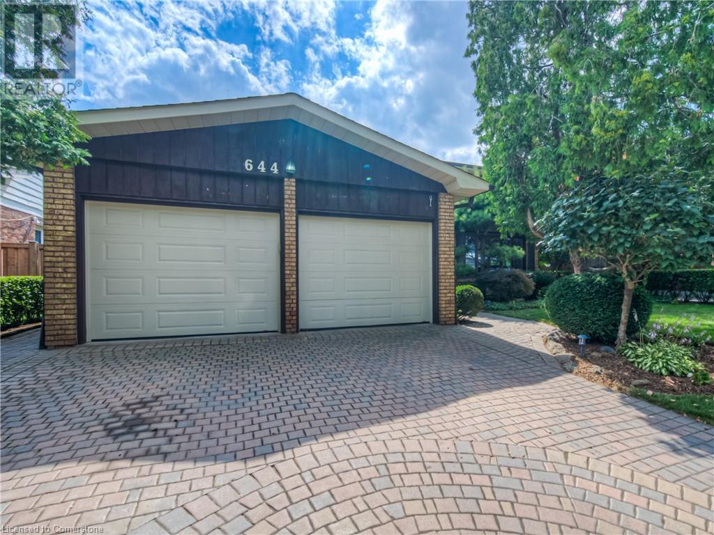Photo 31 of 644 Donna Court, Burlington ON
