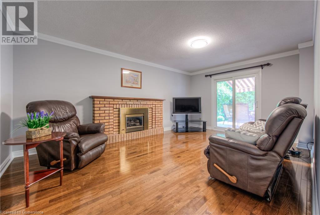 Photo 34 of 644 Donna Court, Burlington ON