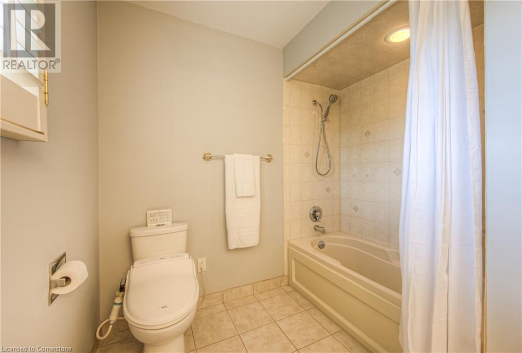 Photo 36 of 644 Donna Court, Burlington ON