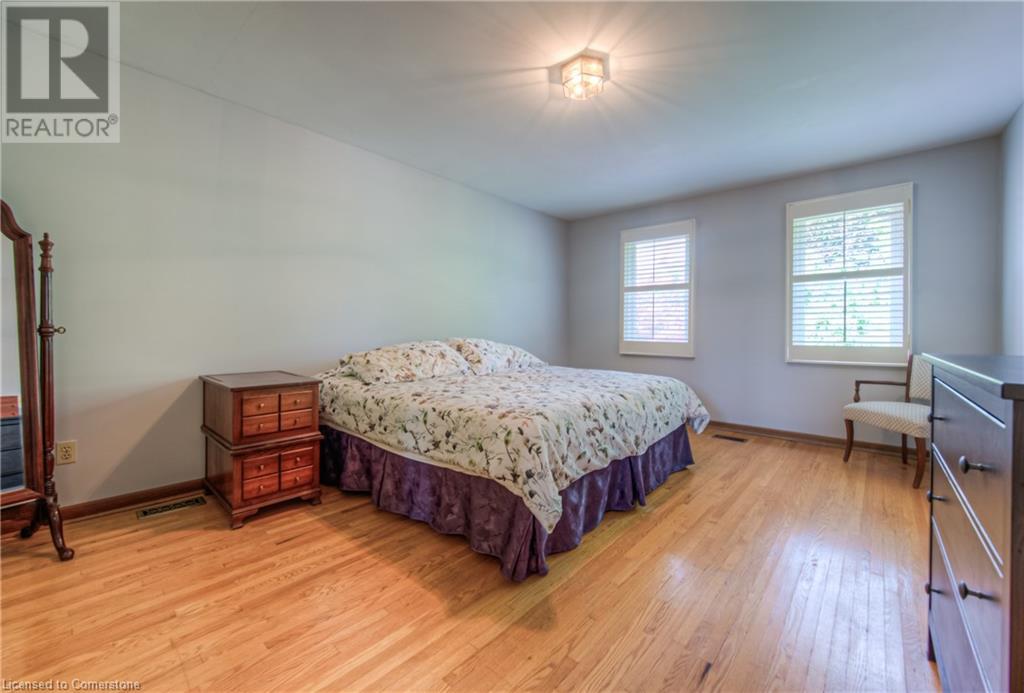Photo 37 of 644 Donna Court, Burlington ON