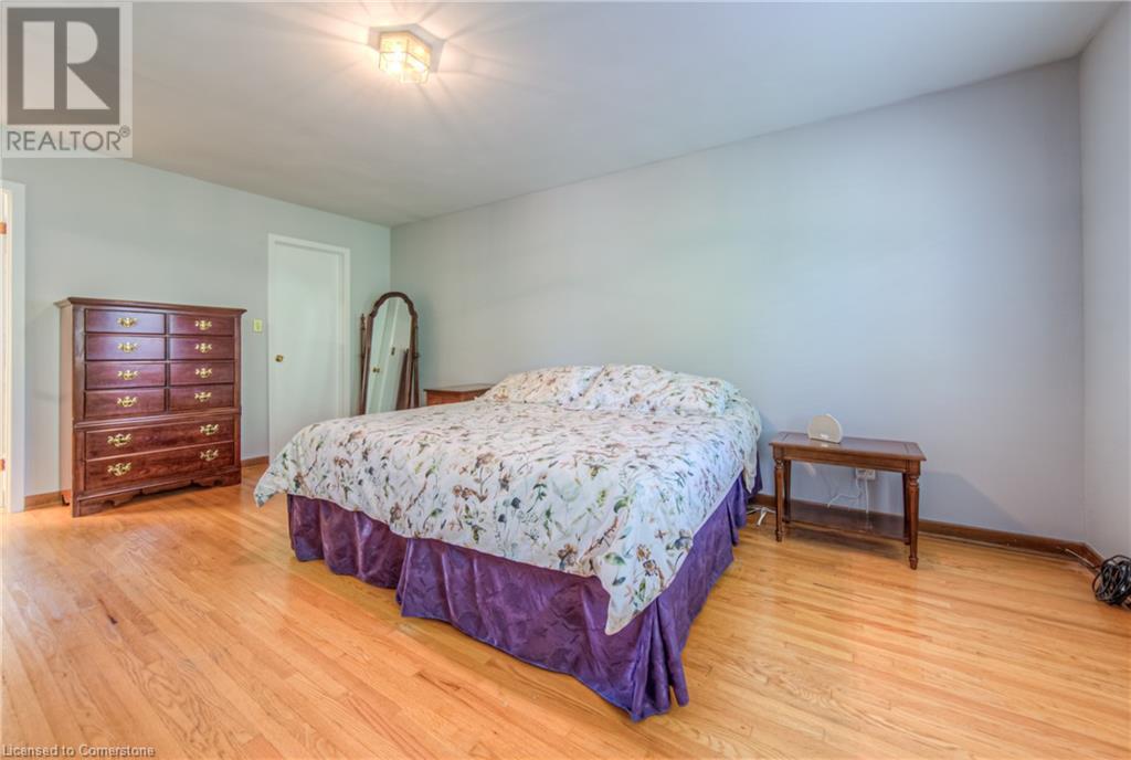 Photo 38 of 644 Donna Court, Burlington ON