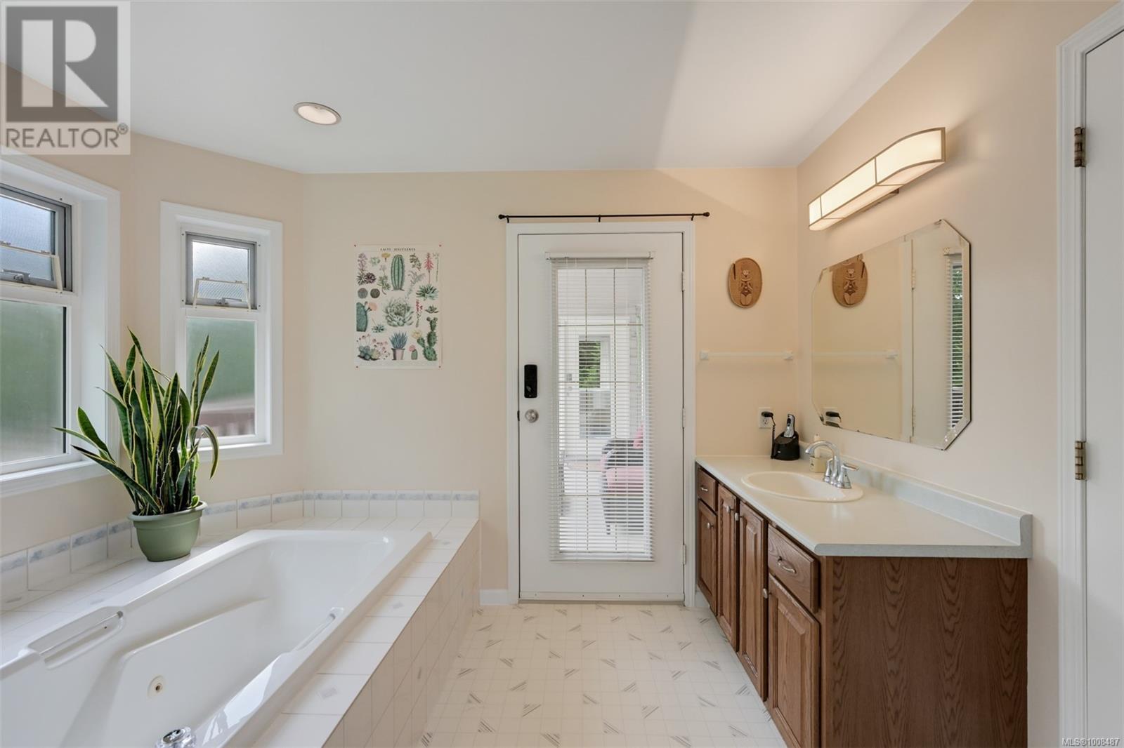 3529 Dougan Dr, Cobble Hill