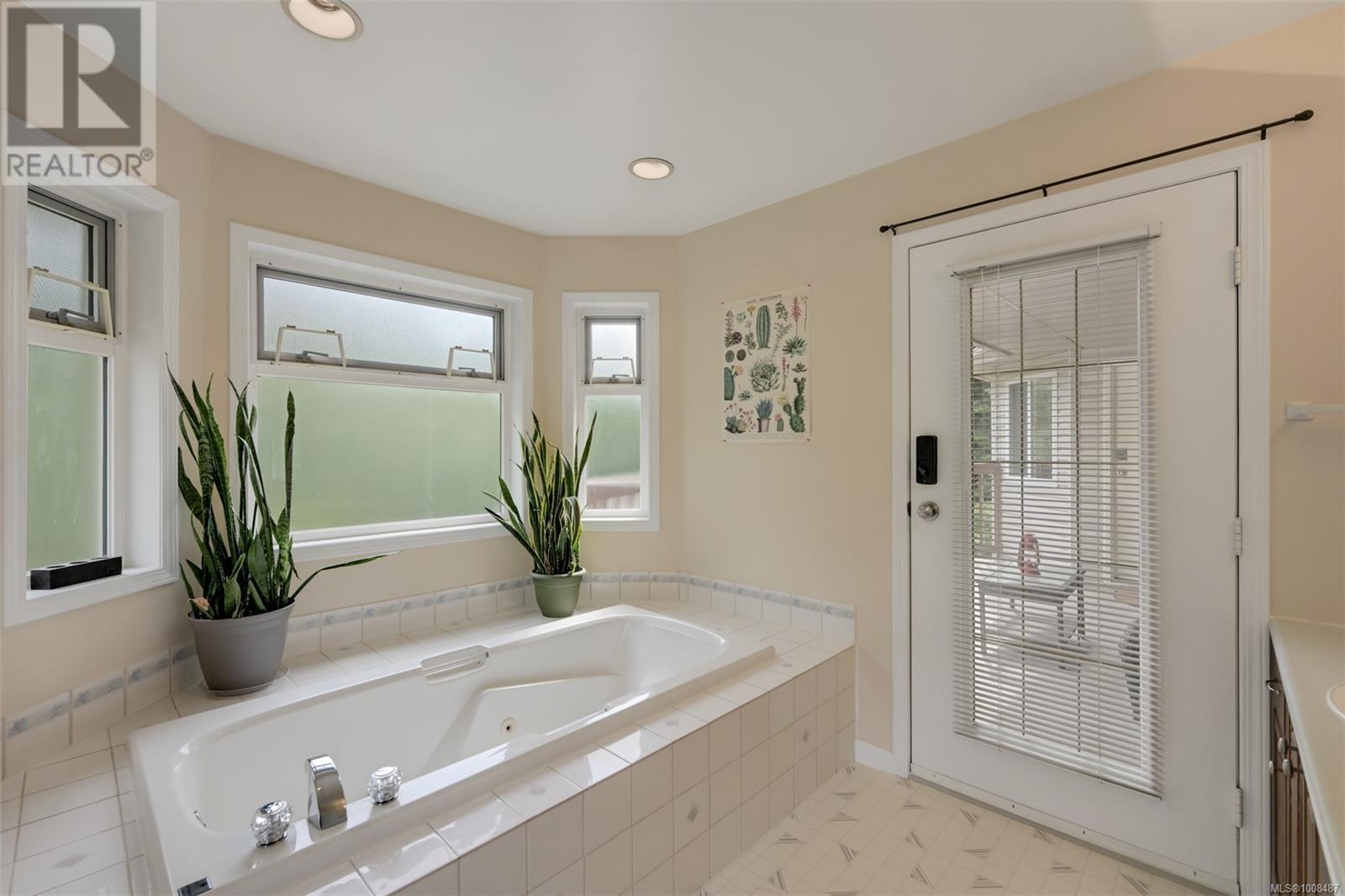 3529 Dougan Dr, Cobble Hill