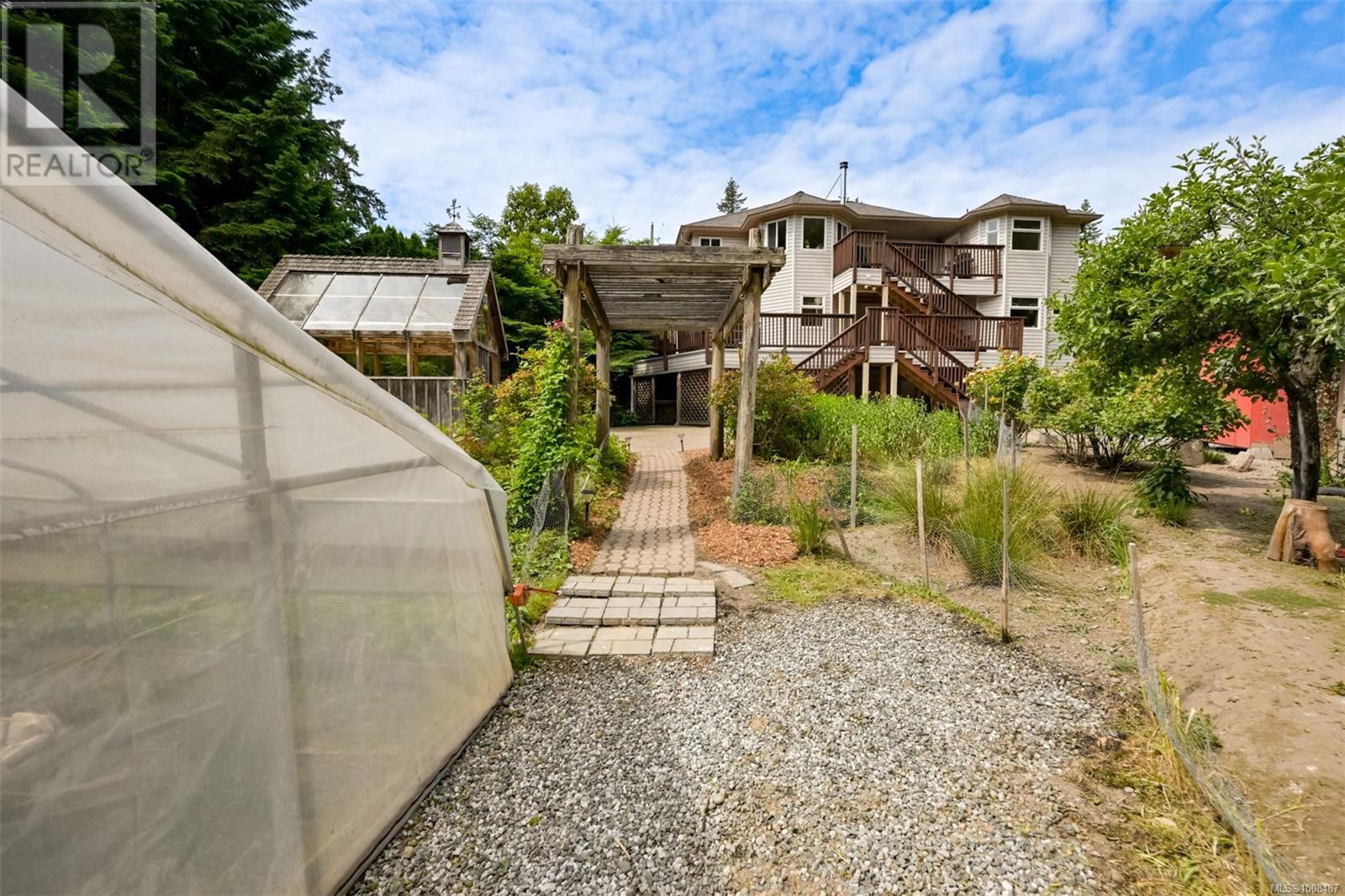3529 Dougan Dr, Cobble Hill
