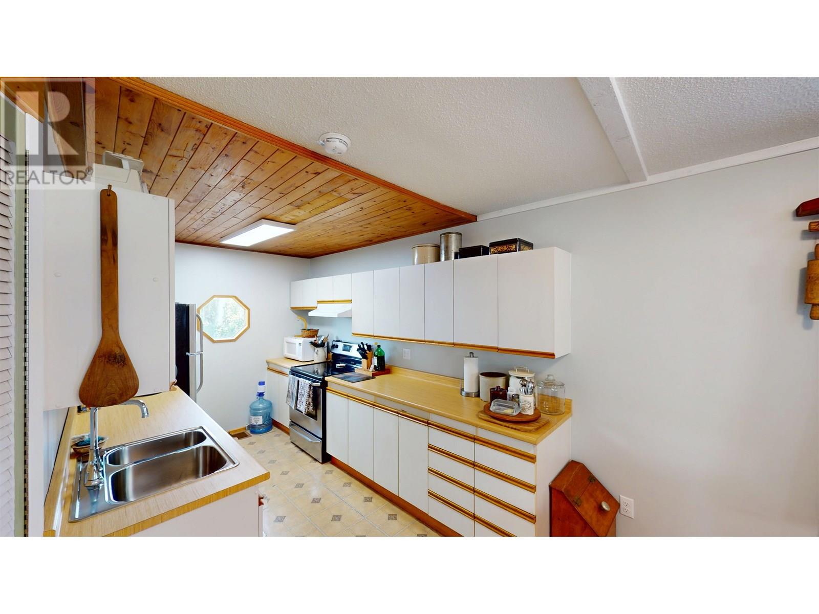 Photo 6 of 10719 Dr Greene Street, Hudsons Hope BC