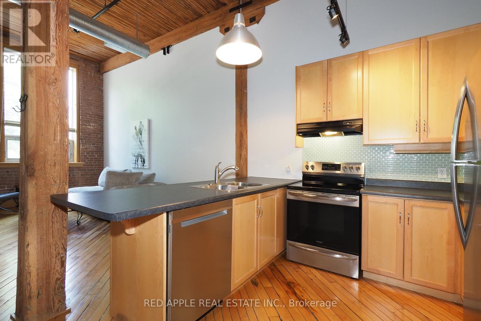 Photo 18 of 121 26 Ontario Street, Guelph ON