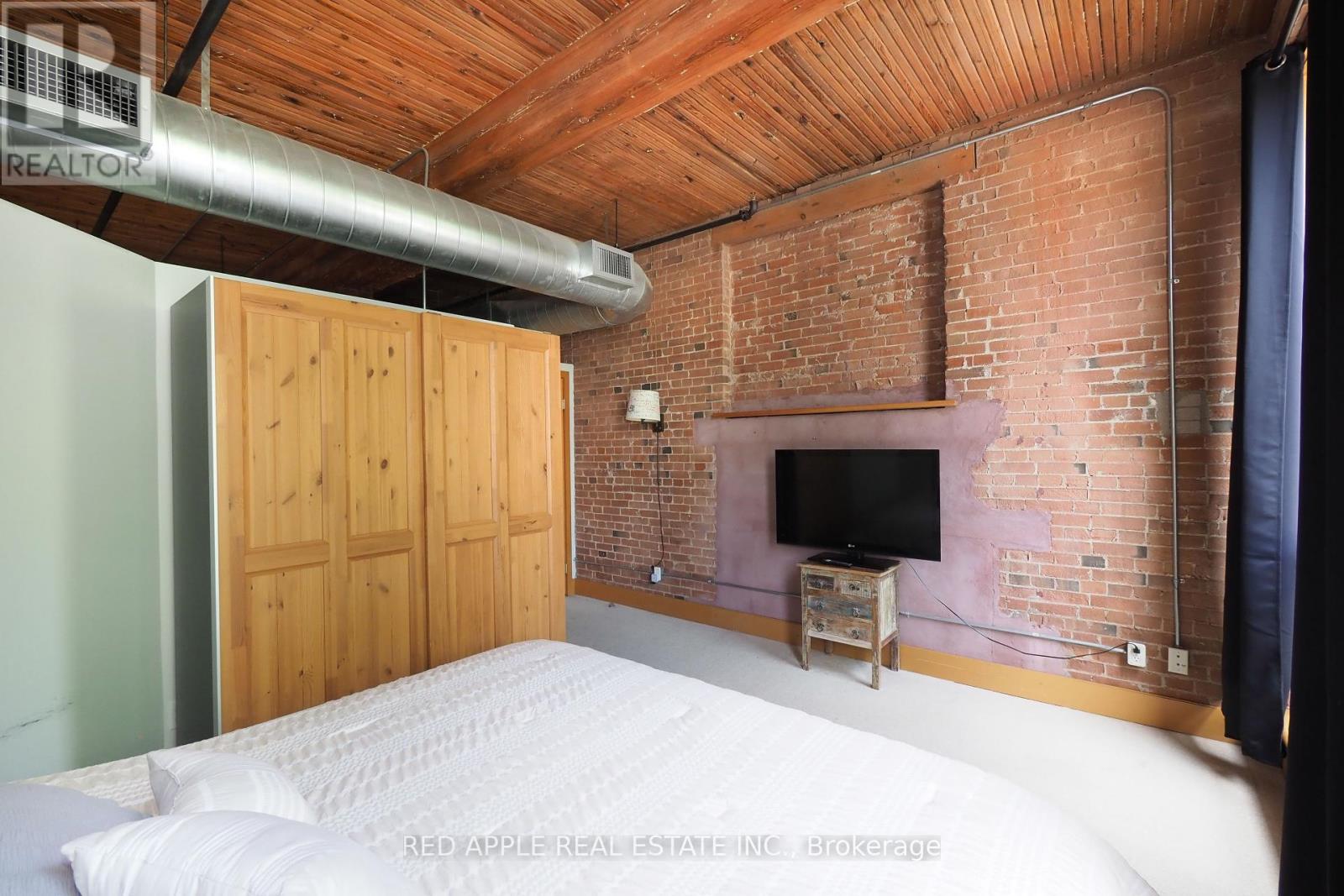 Photo 25 of 121 26 Ontario Street, Guelph ON