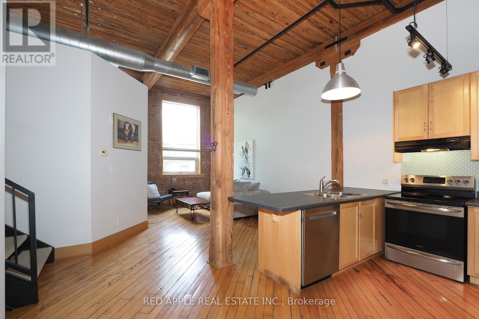 Photo 8 of 121 26 Ontario Street, Guelph ON