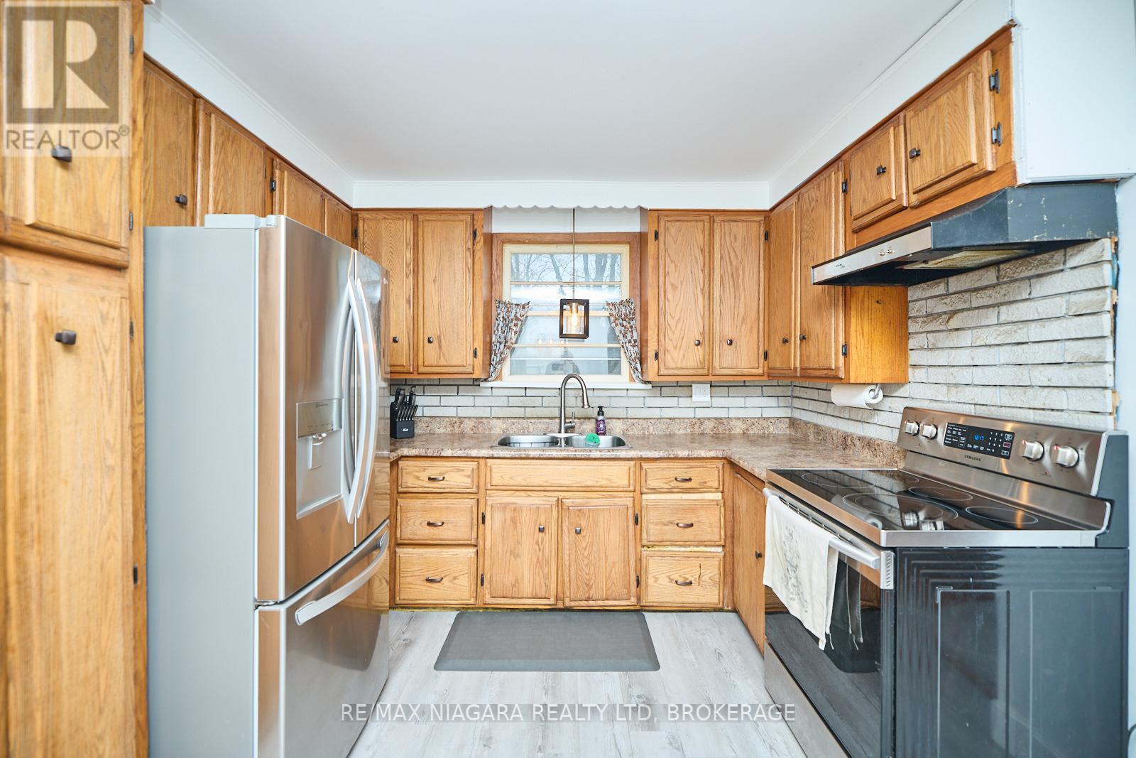 Photo 15 of 40252 Forks Road, Wainfleet ON