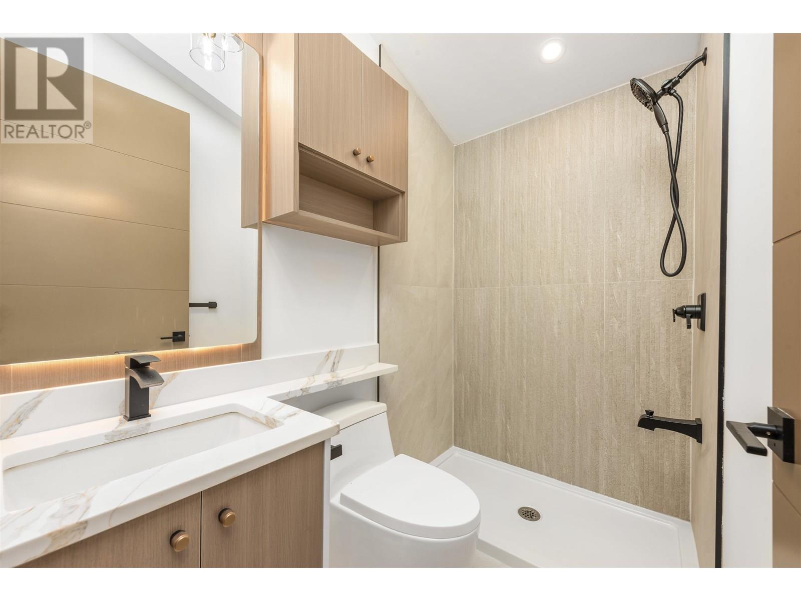 Photo 7 of 2 847 E 10th Avenue, Vancouver BC