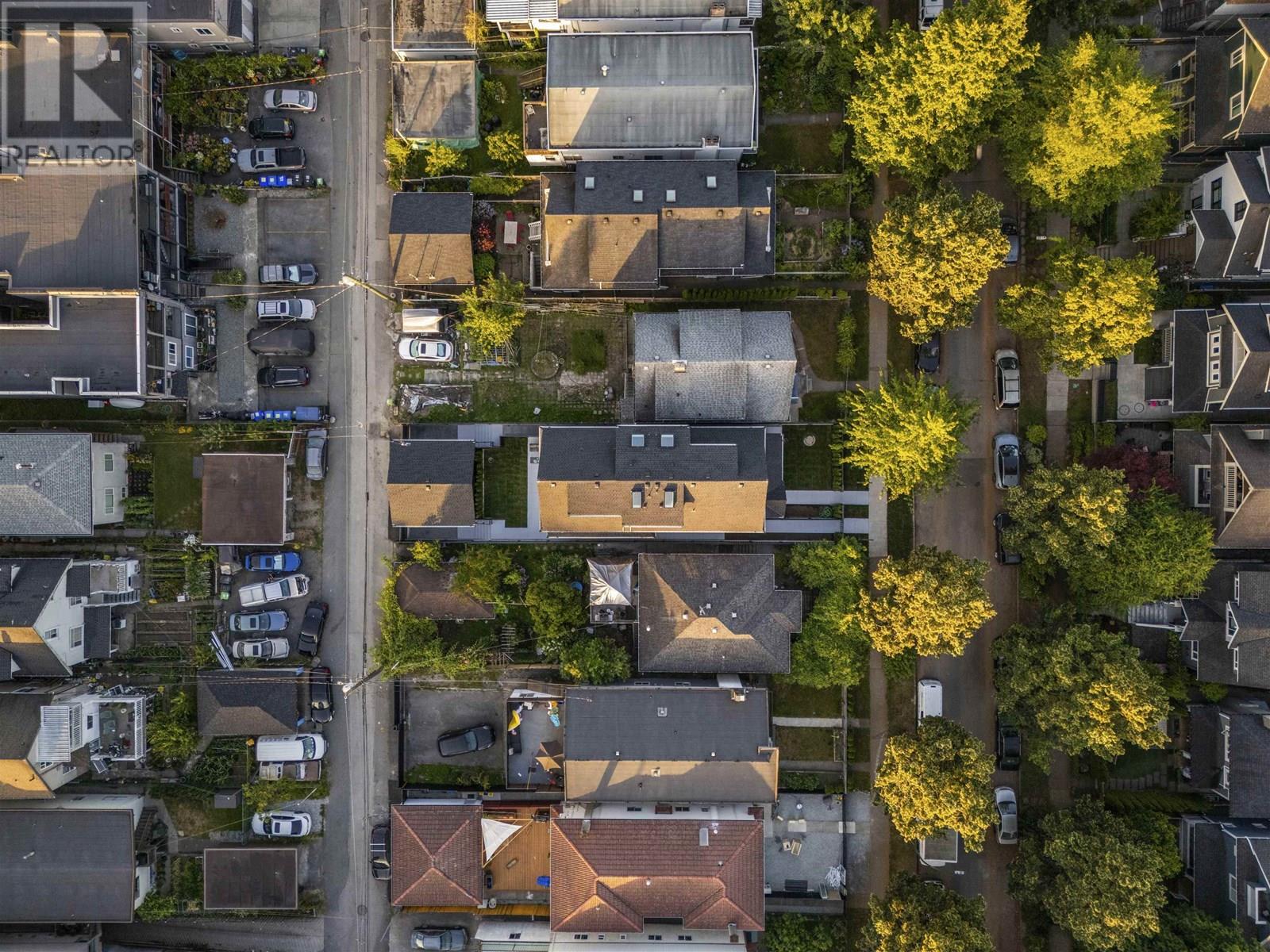 Photo 34 of 2 847 E 10th Avenue, Vancouver BC