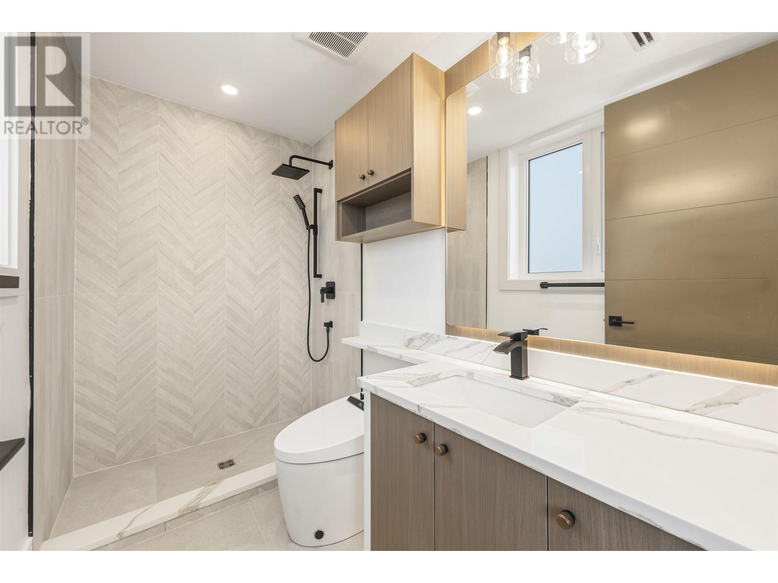 Photo 9 of 2 847 E 10th Avenue, Vancouver BC