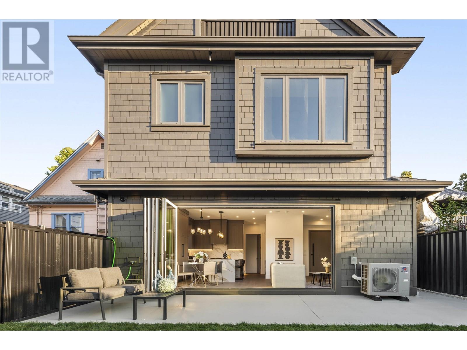 Photo 33 of 2 847 E 10th Avenue, Vancouver BC