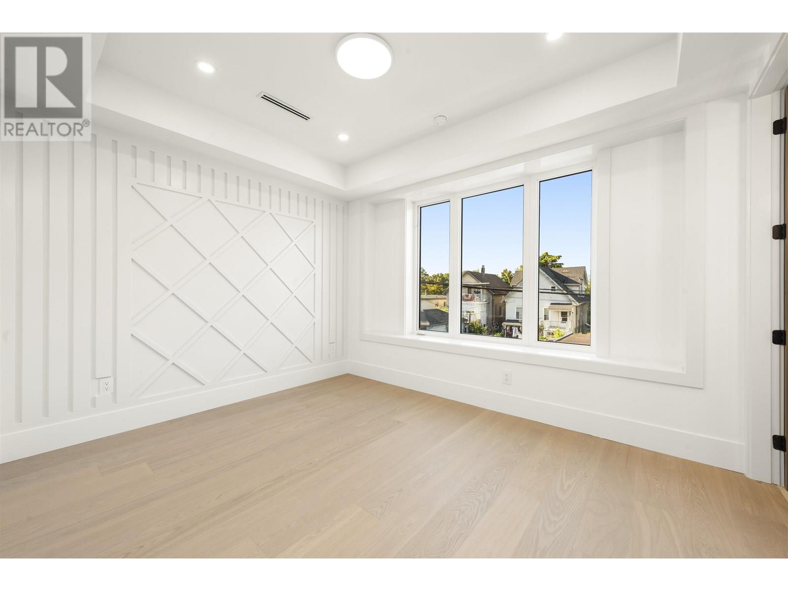 Photo 18 of 2 847 E 10th Avenue, Vancouver BC