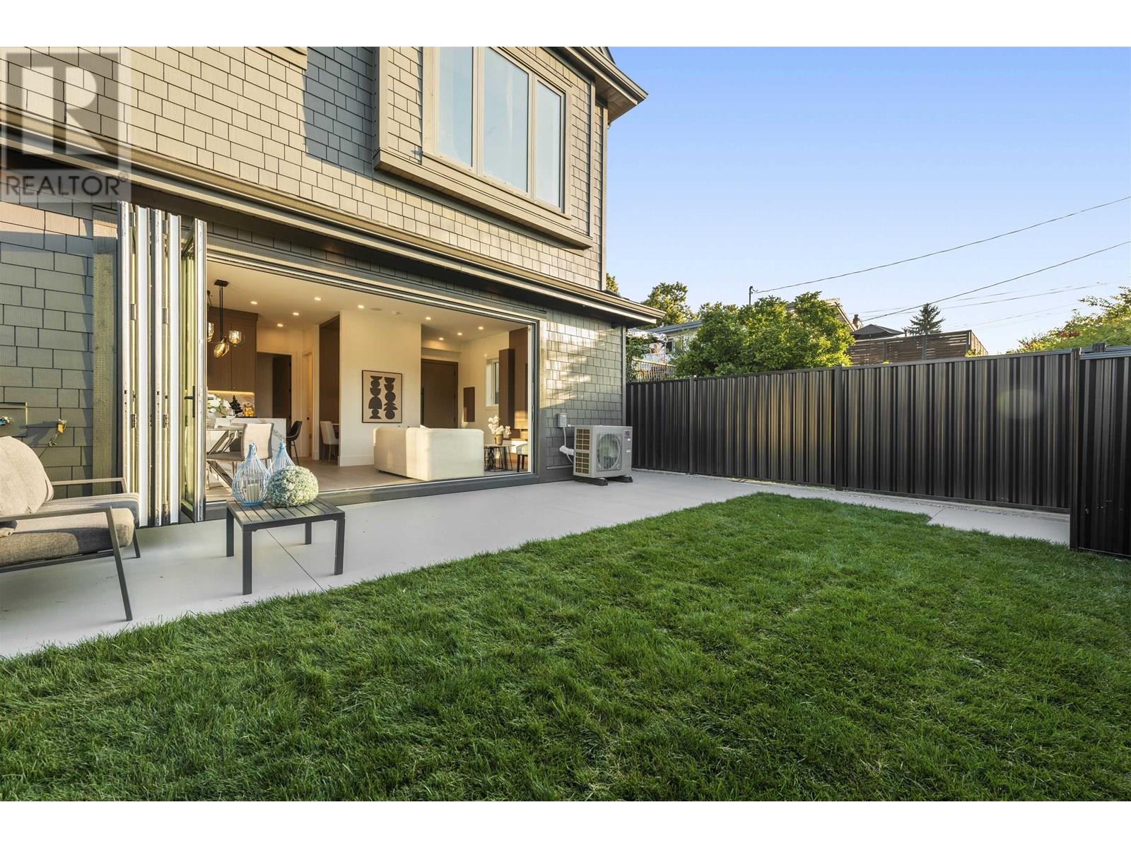 Photo 31 of 2 847 E 10th Avenue, Vancouver BC
