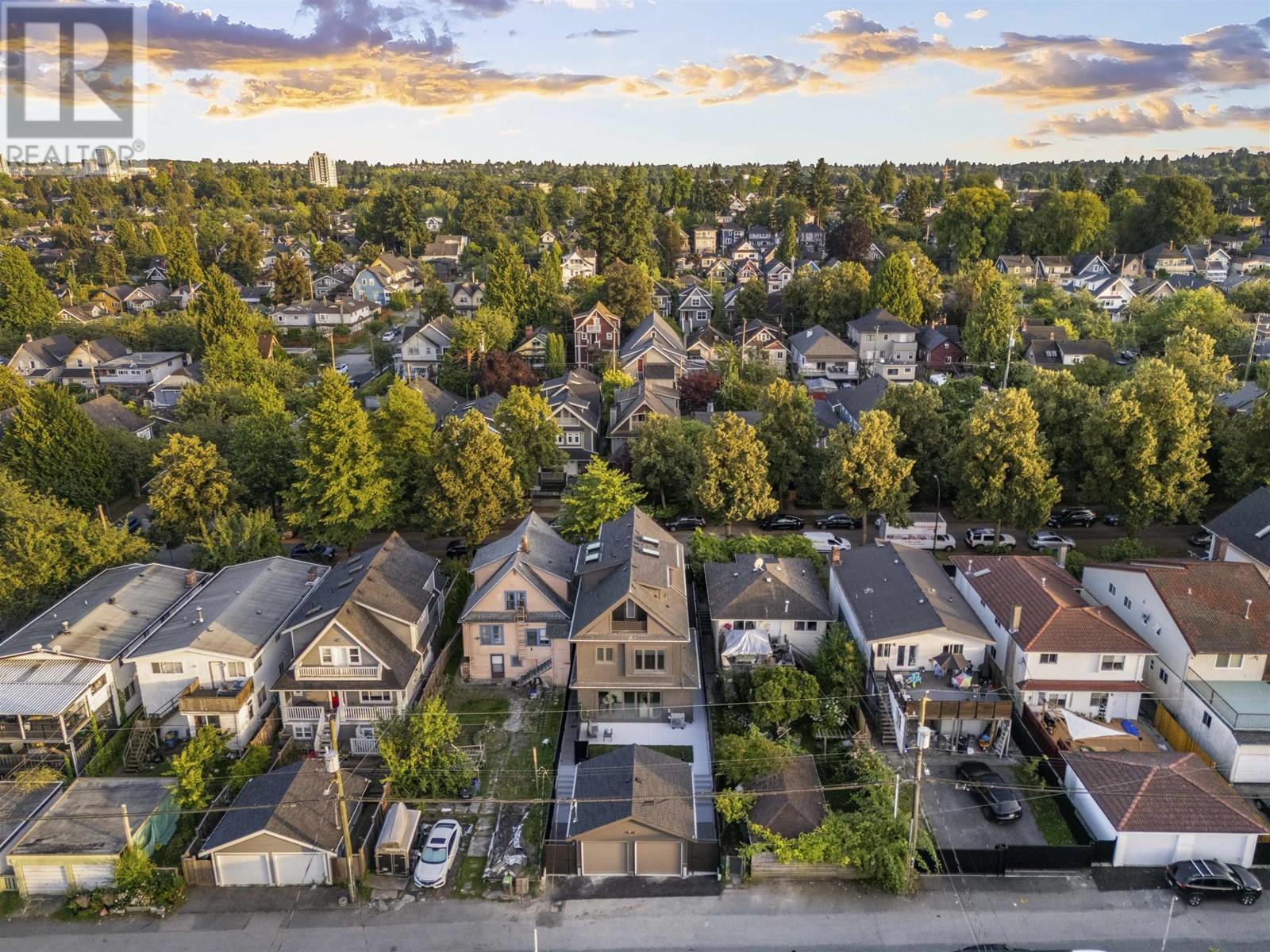 Photo 29 of 2 847 E 10th Avenue, Vancouver BC
