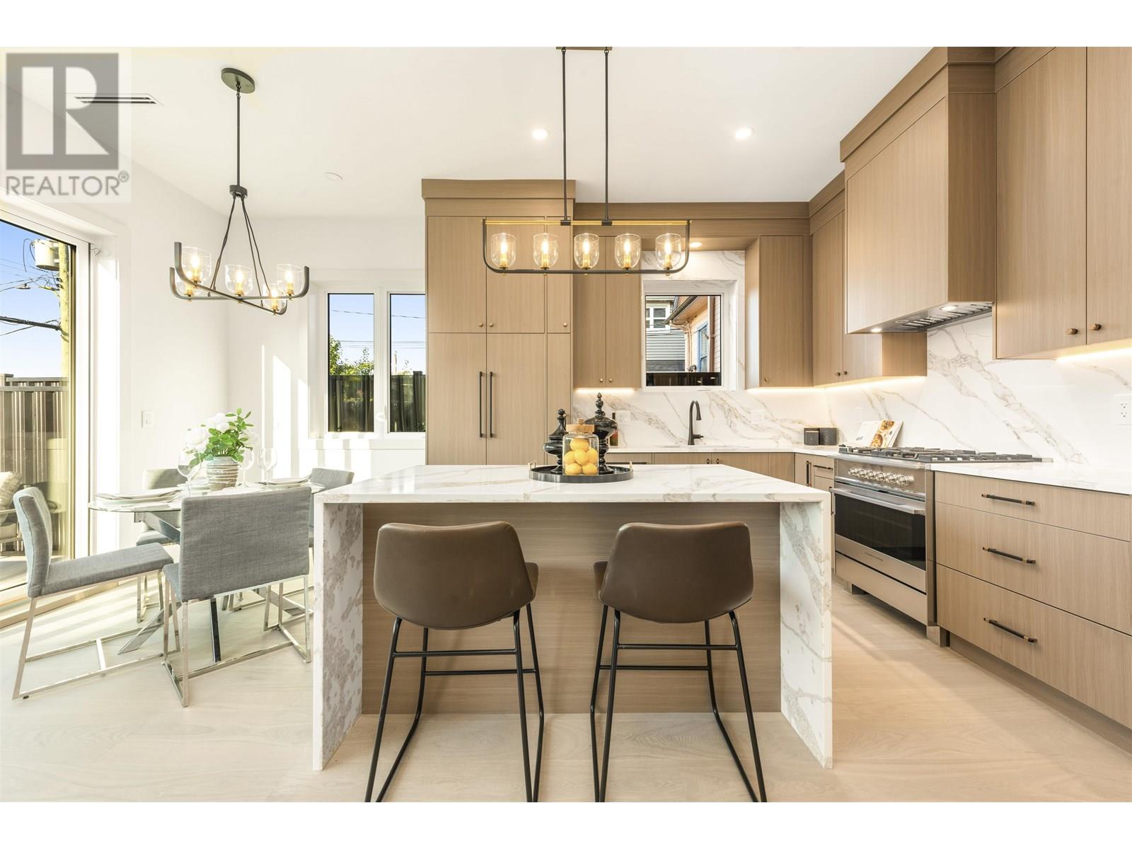 Photo 17 of 2 847 E 10th Avenue, Vancouver BC