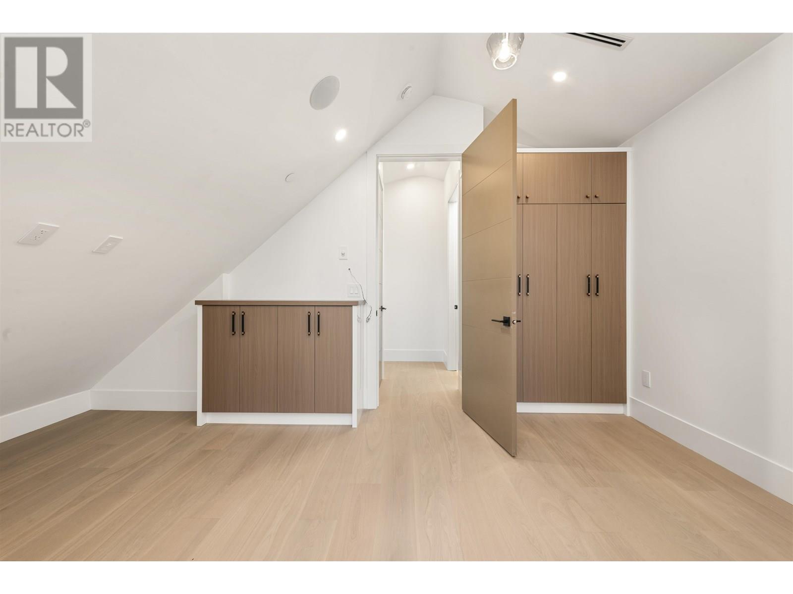 Photo 19 of 2 847 E 10th Avenue, Vancouver BC