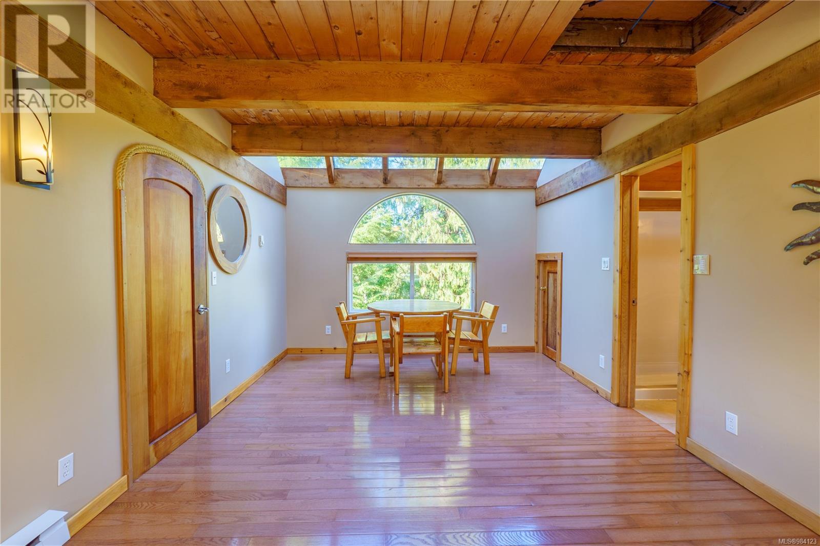 316 Leighton Way, Tofino