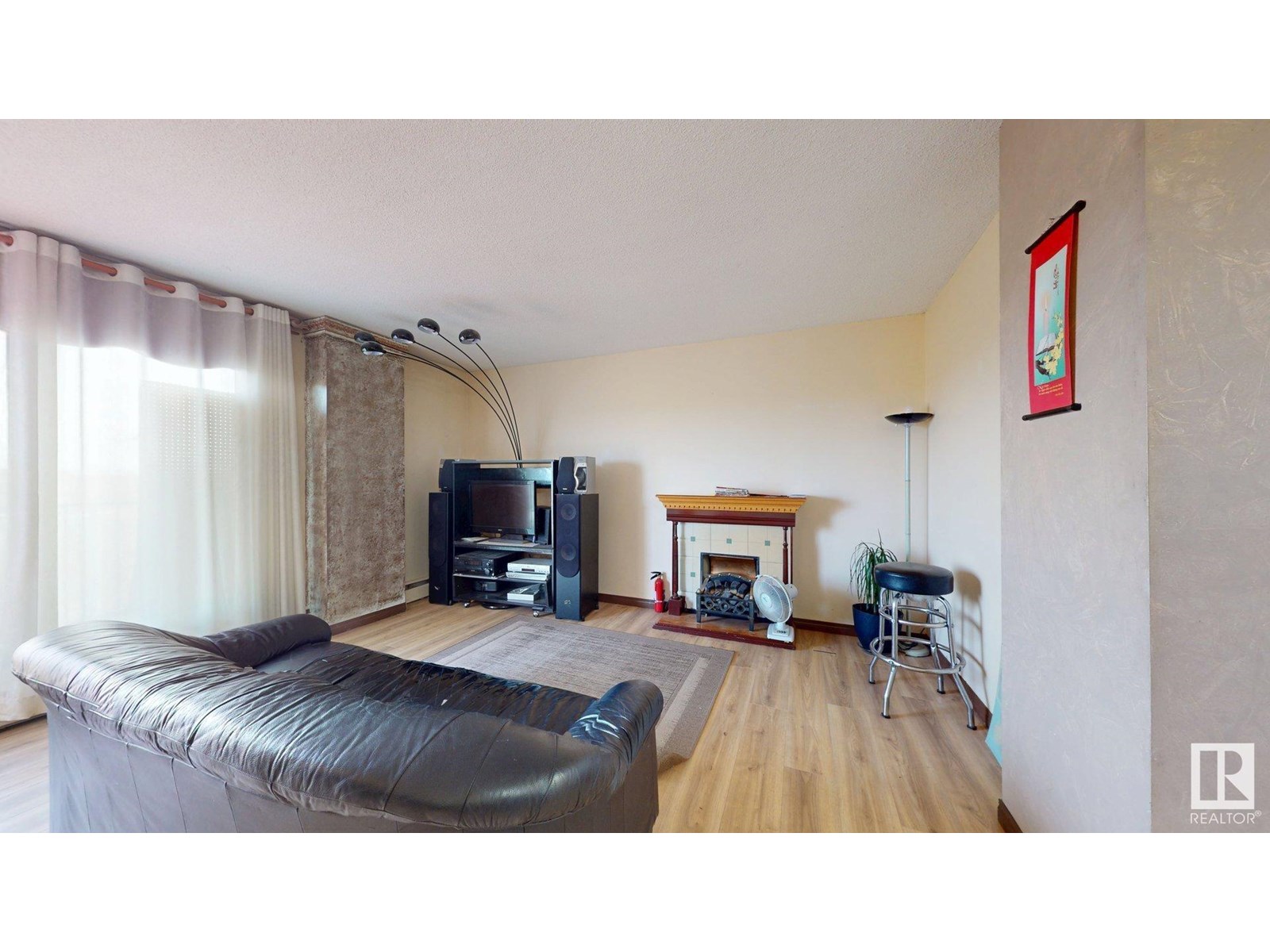 Photo 7 of 203 9028 Jasper Av Nw, Edmonton AB
