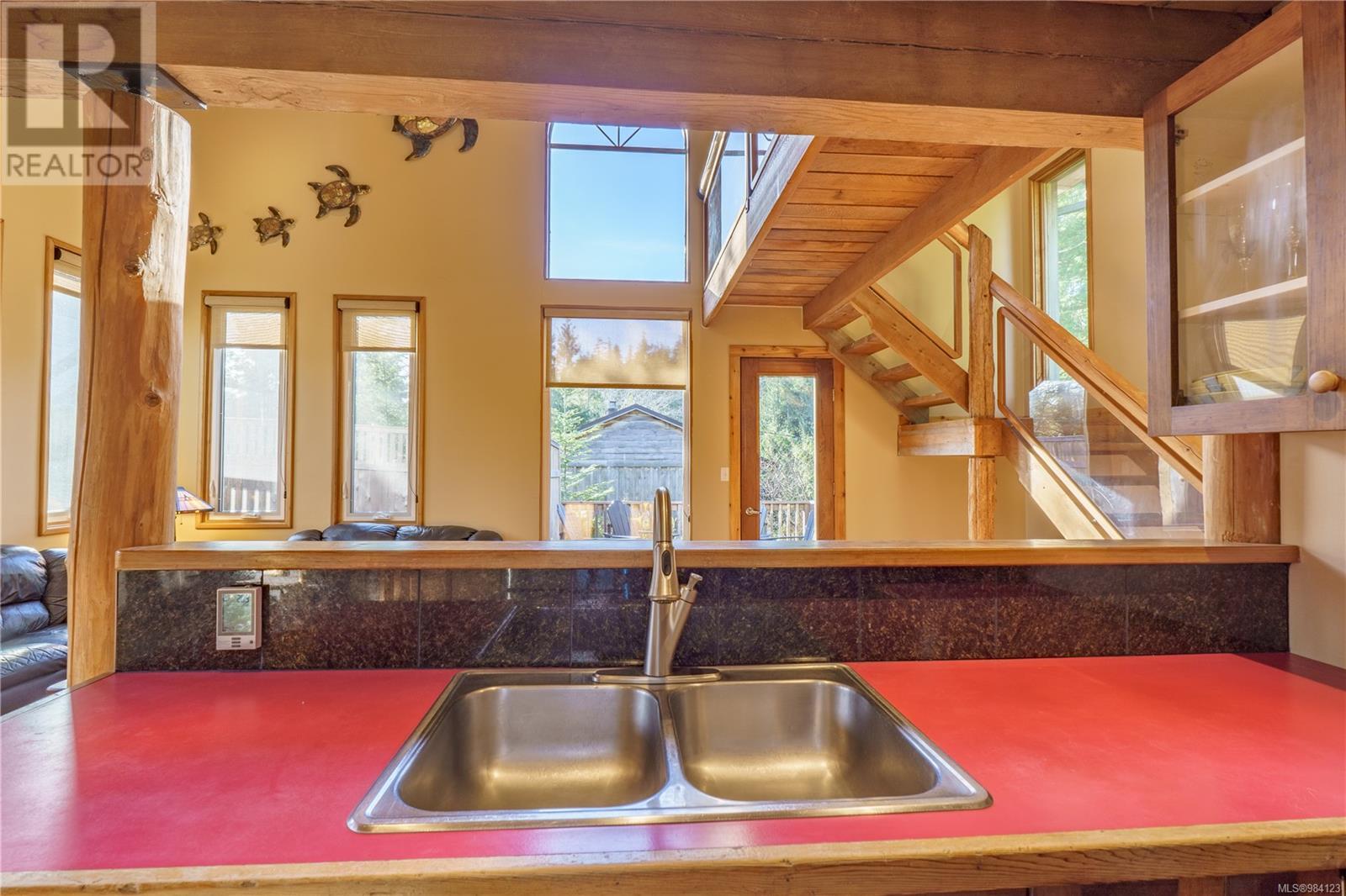 316 Leighton Way, Tofino