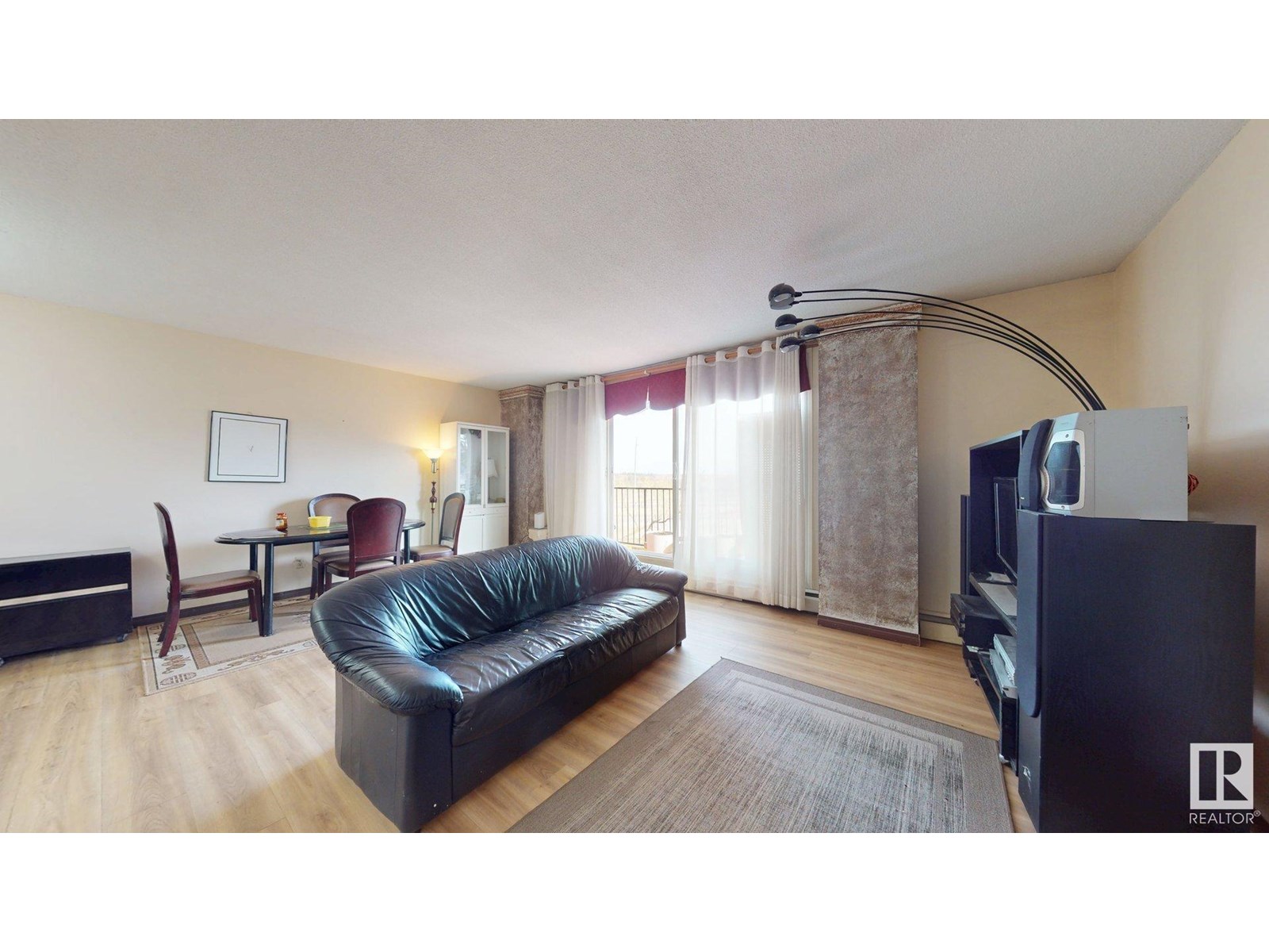 Photo 12 of 203 9028 Jasper Av Nw, Edmonton AB