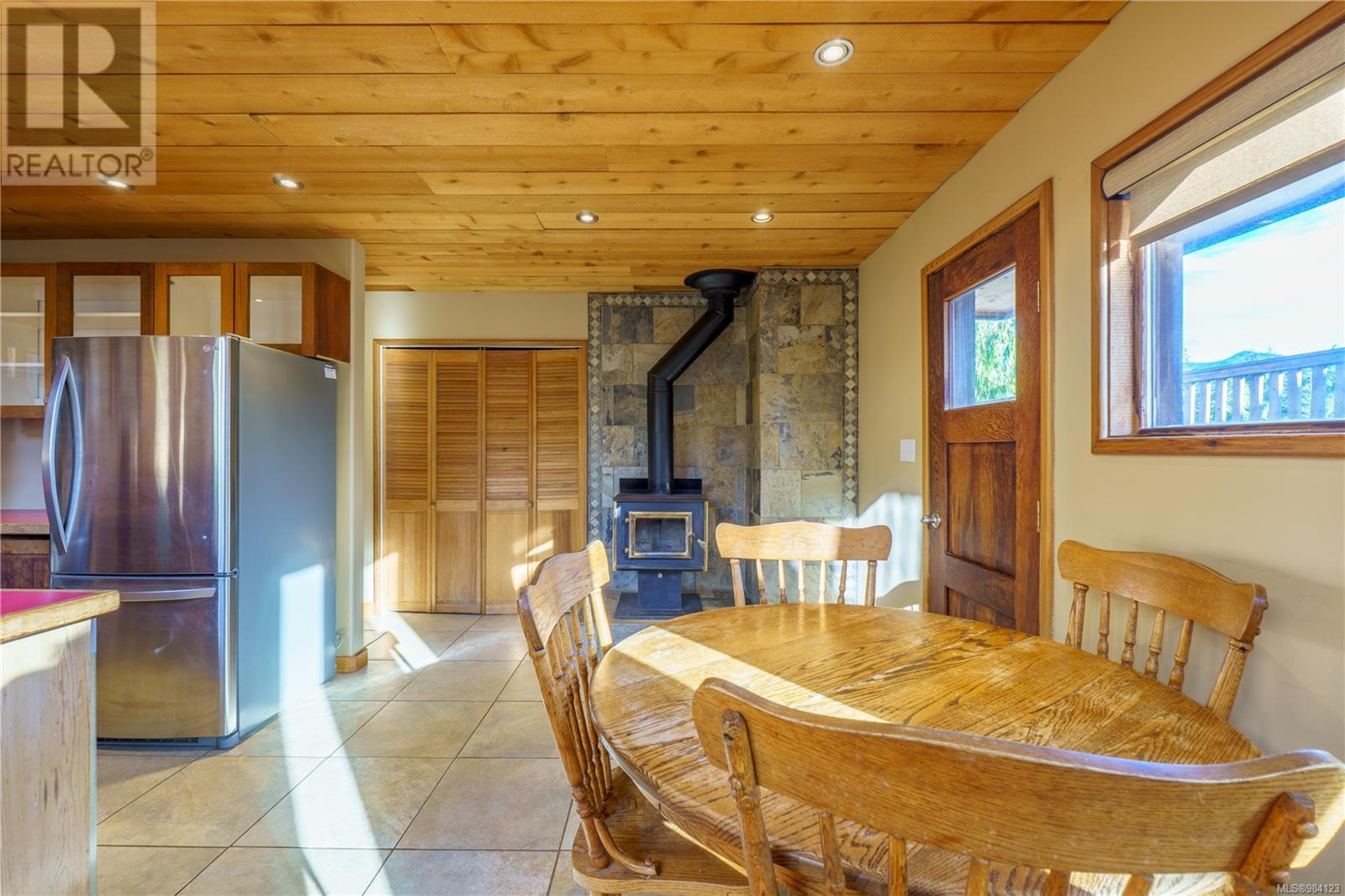 316 Leighton Way, Tofino