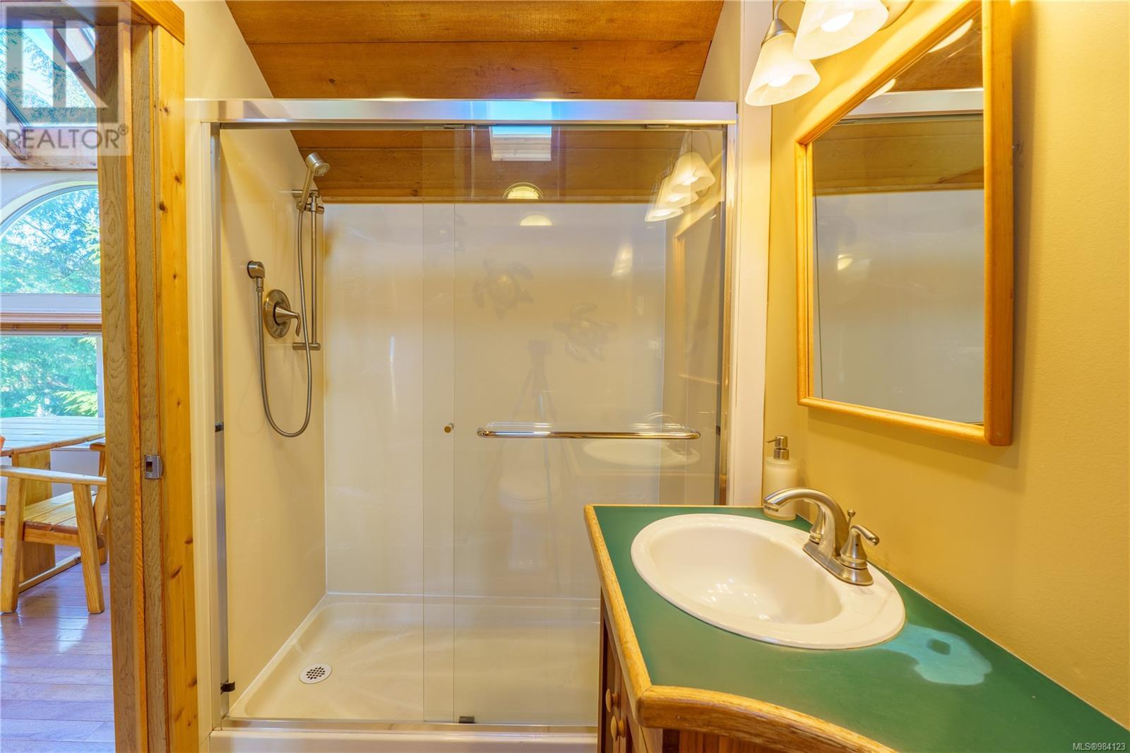 316 Leighton Way, Tofino