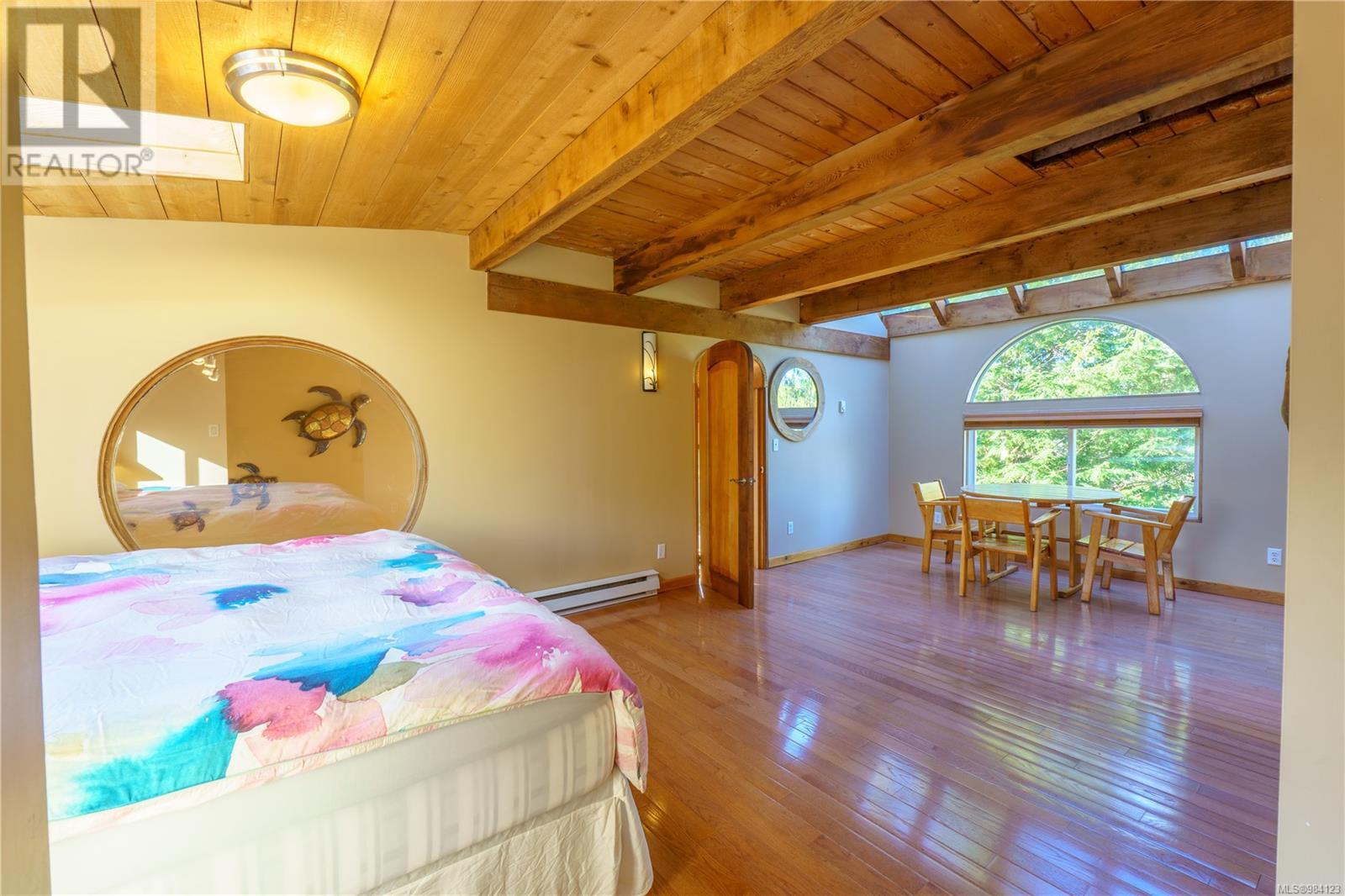 316 Leighton Way, Tofino