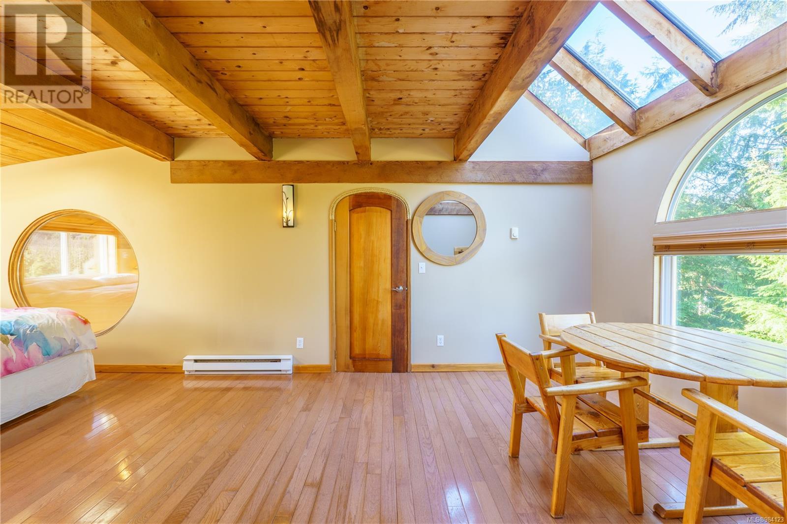 316 Leighton Way, Tofino