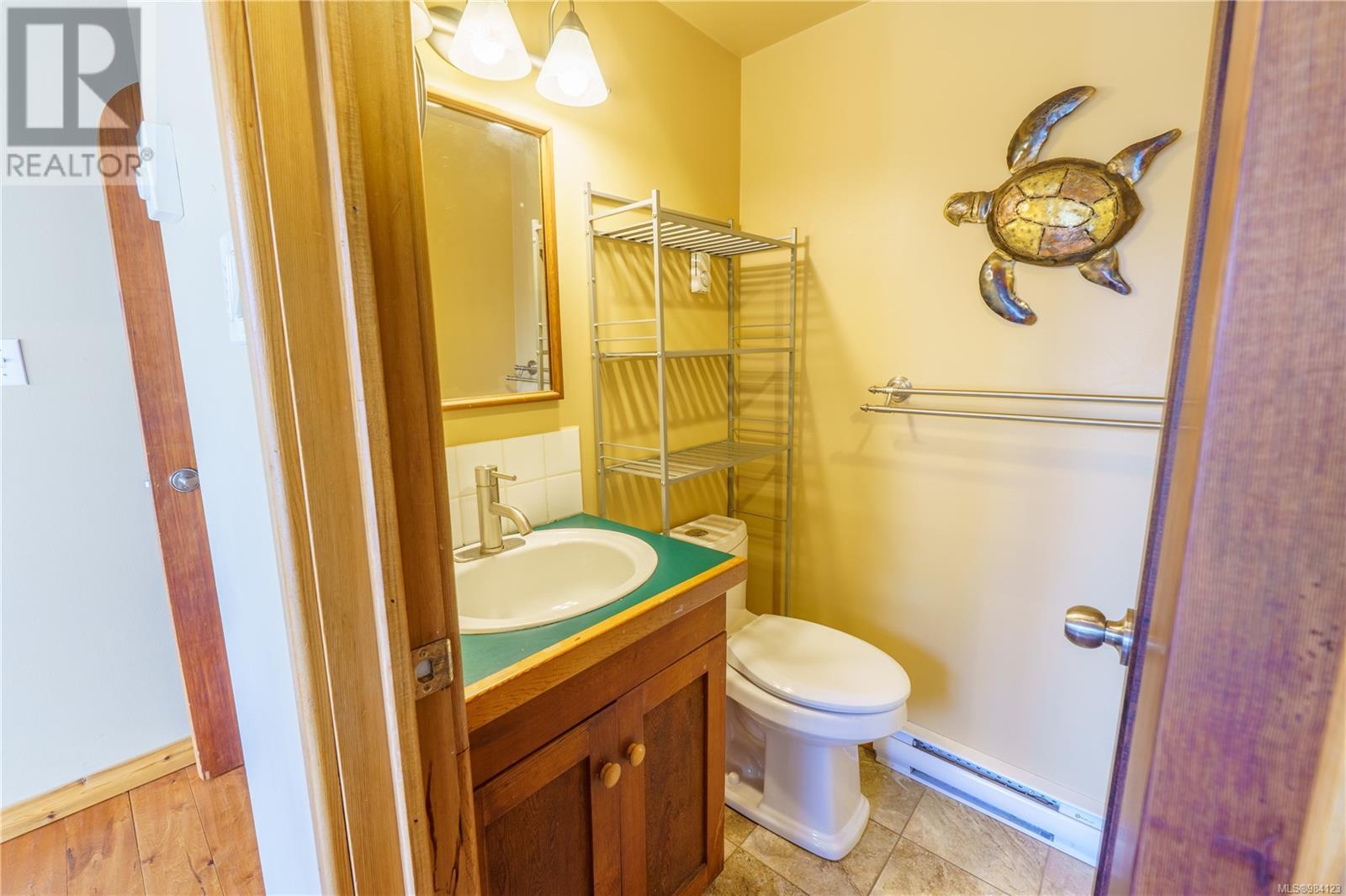 316 Leighton Way, Tofino