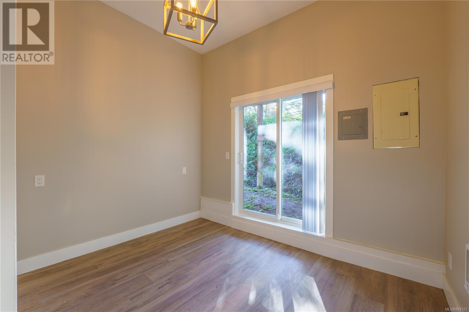 316 Leighton Way, Tofino