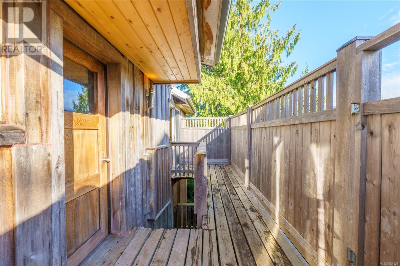 316 Leighton Way, Tofino