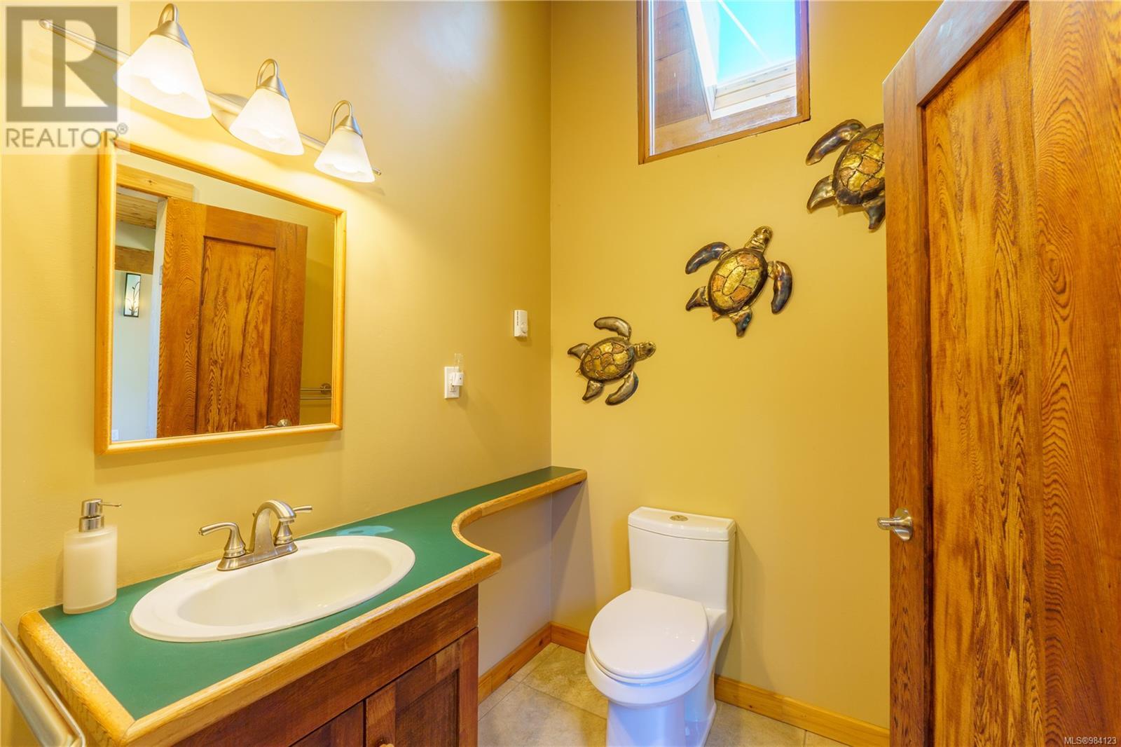 316 Leighton Way, Tofino